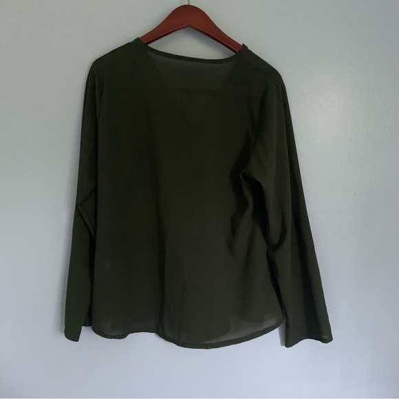 🔴 Olive Army Green Dart Front Draped Curved Hem Blouse - Picture 5 of 5